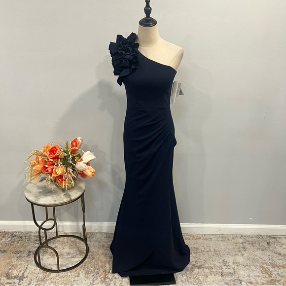 Aqua Brand Navy Blue Ruffled One Shoulder Maxi Formal Evening Gown - Reemoly - Picture 4 of 13